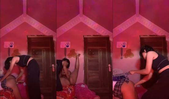 Bokeplesbian kasar banget sampai pipis bro