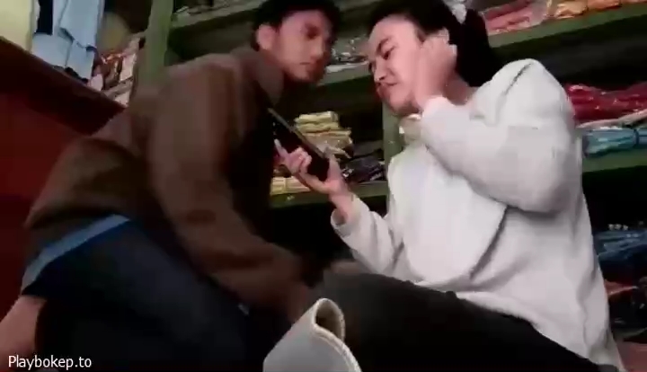 Karyawan Toko Mesum Saat Jam Kerja bokepindo68