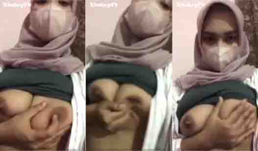 Bokep zilla pakai masker bugil pamer nenen