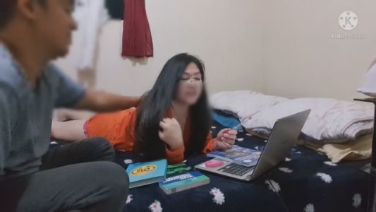 Bokep Indo | Parodi Kakak Adek Seperguruan Bercumbu Di Kamar